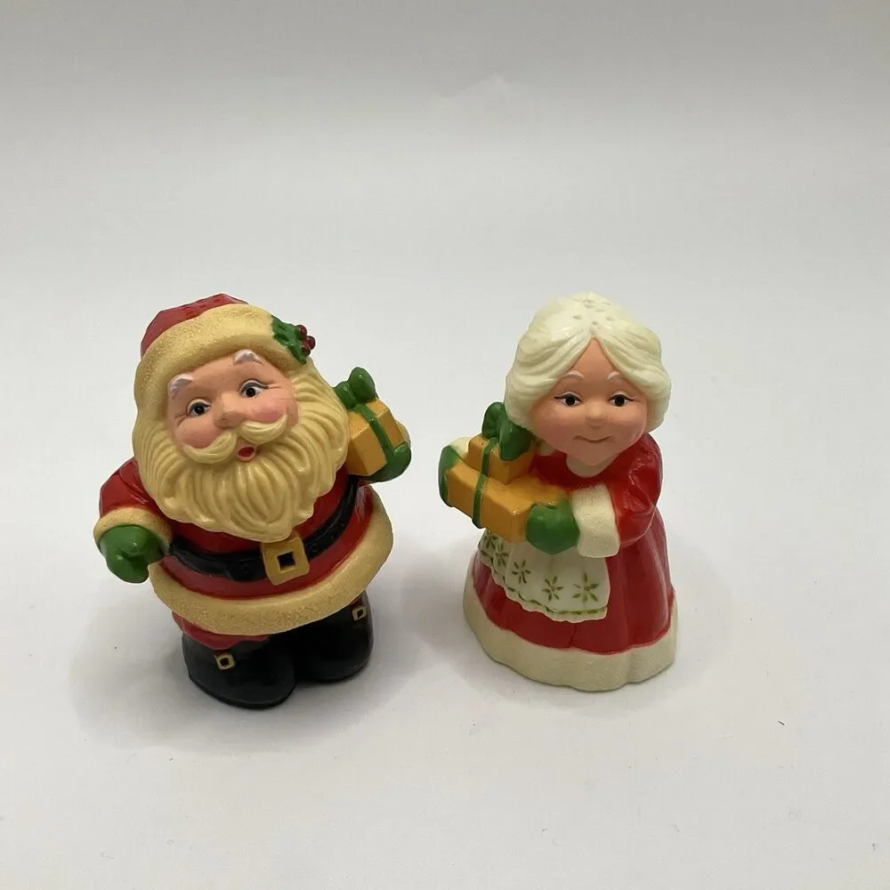 Vintage Hallmark Cards SANTA & MRS CLAUS SALT PEPPER SHAKER SET ~ CHRISTMAS